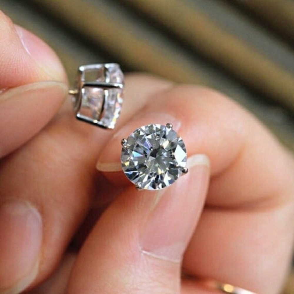 ❤18k White Gold Diamond Stud Earrings ❤